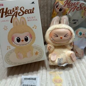 SISI - Pop Mart - Have A Seat Labubu.Yellow. Box and bag opened to verify.New.